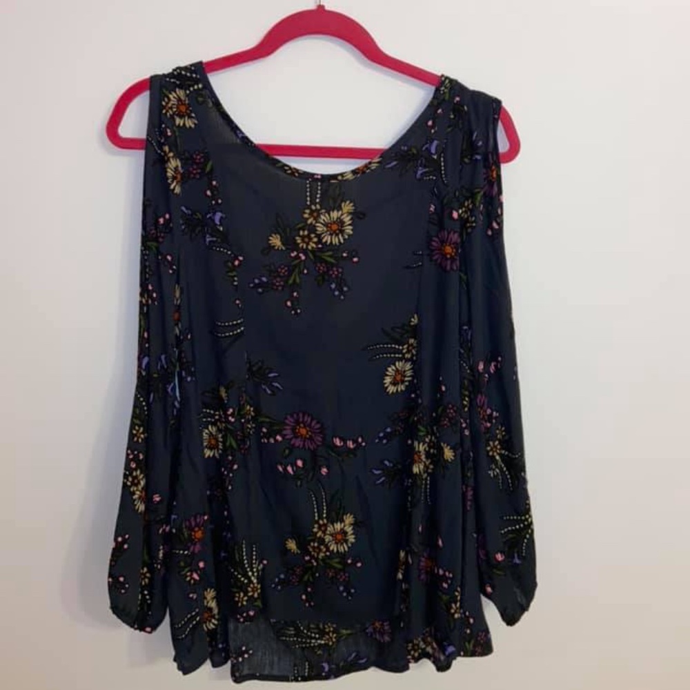 Long sleeve cold shoulder navy floral top